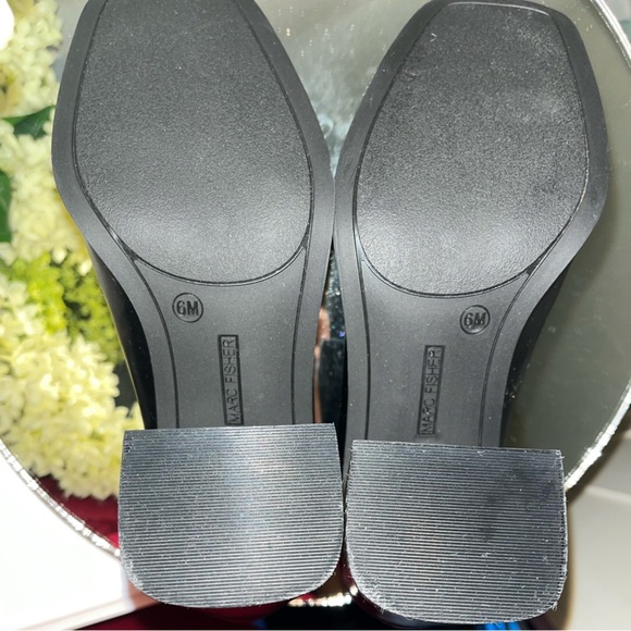 Marc Fisher Women's Harlae Pump, black with goldtone hardware - Picture 9 of 10